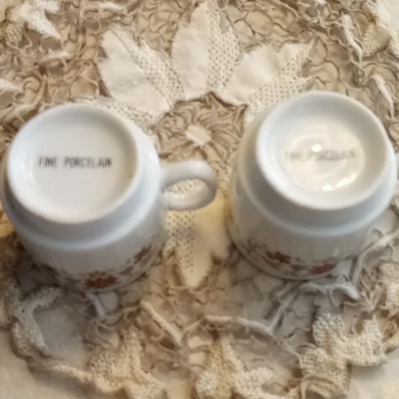 2 Italy vintage coffee cups for Expresso w/vintage doily - Picture 3 of 5